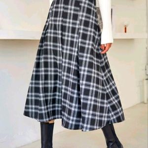 Preppy maxi skirt. Bought from SHEIN. Was worn once.